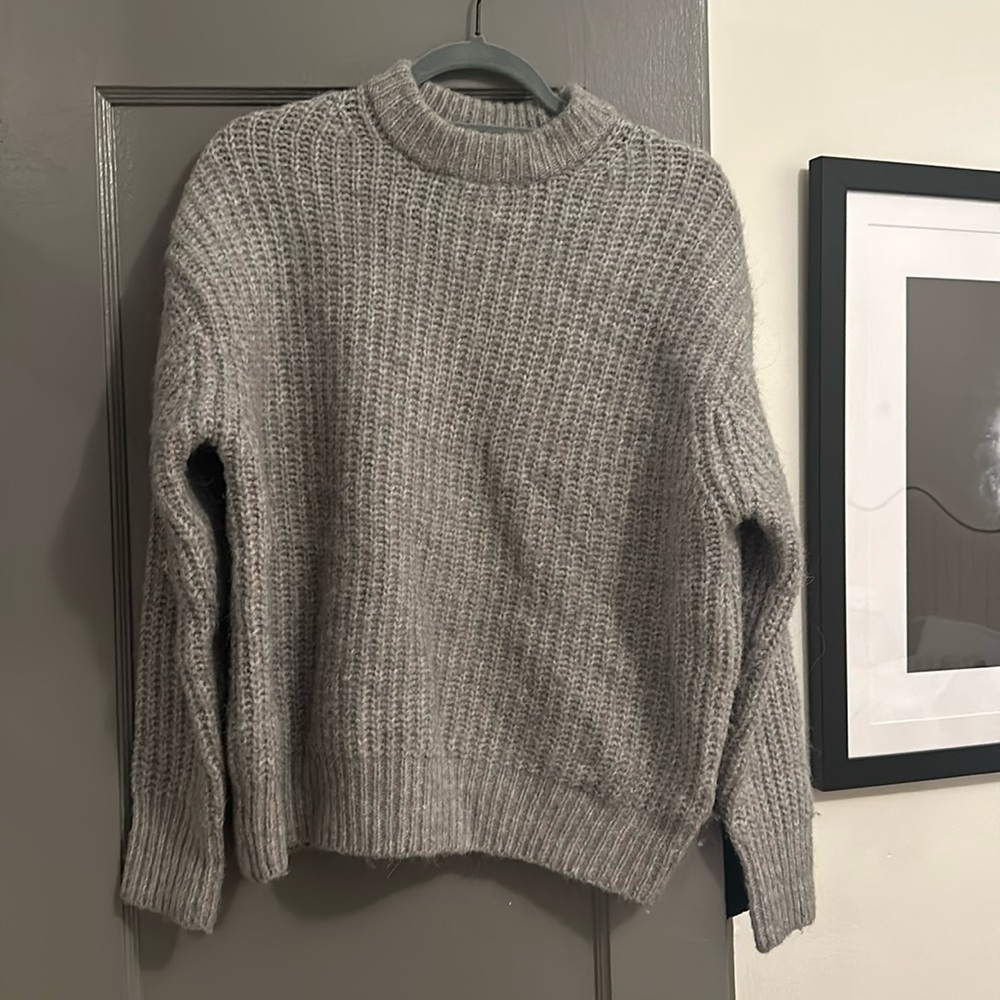 Grey crew neck knit sweater